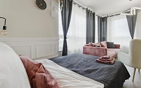 Stylowy apartament z balkonem i panoramą miasta